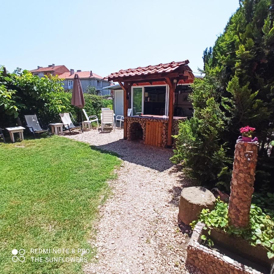 Guest House Sunflowers Pomorie Exterior photo